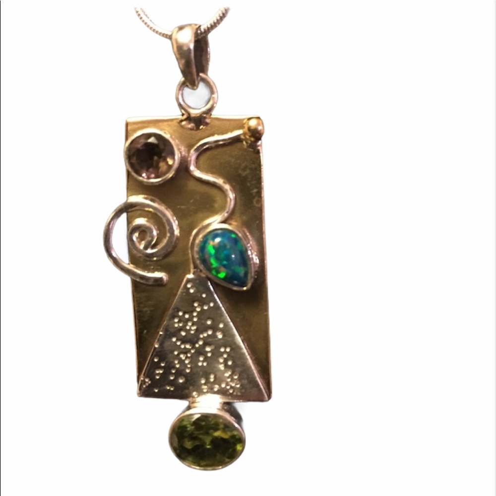 NWT Artsy Ladies Pendant